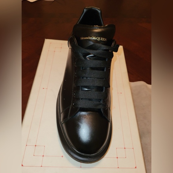 Alexander McQueen Other - Alexander McQueen Men's Black Leather Lace-Up Sneakers